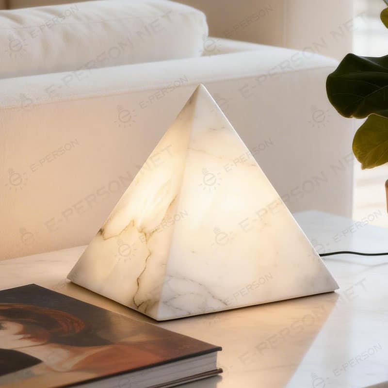 Triangle table lamp8